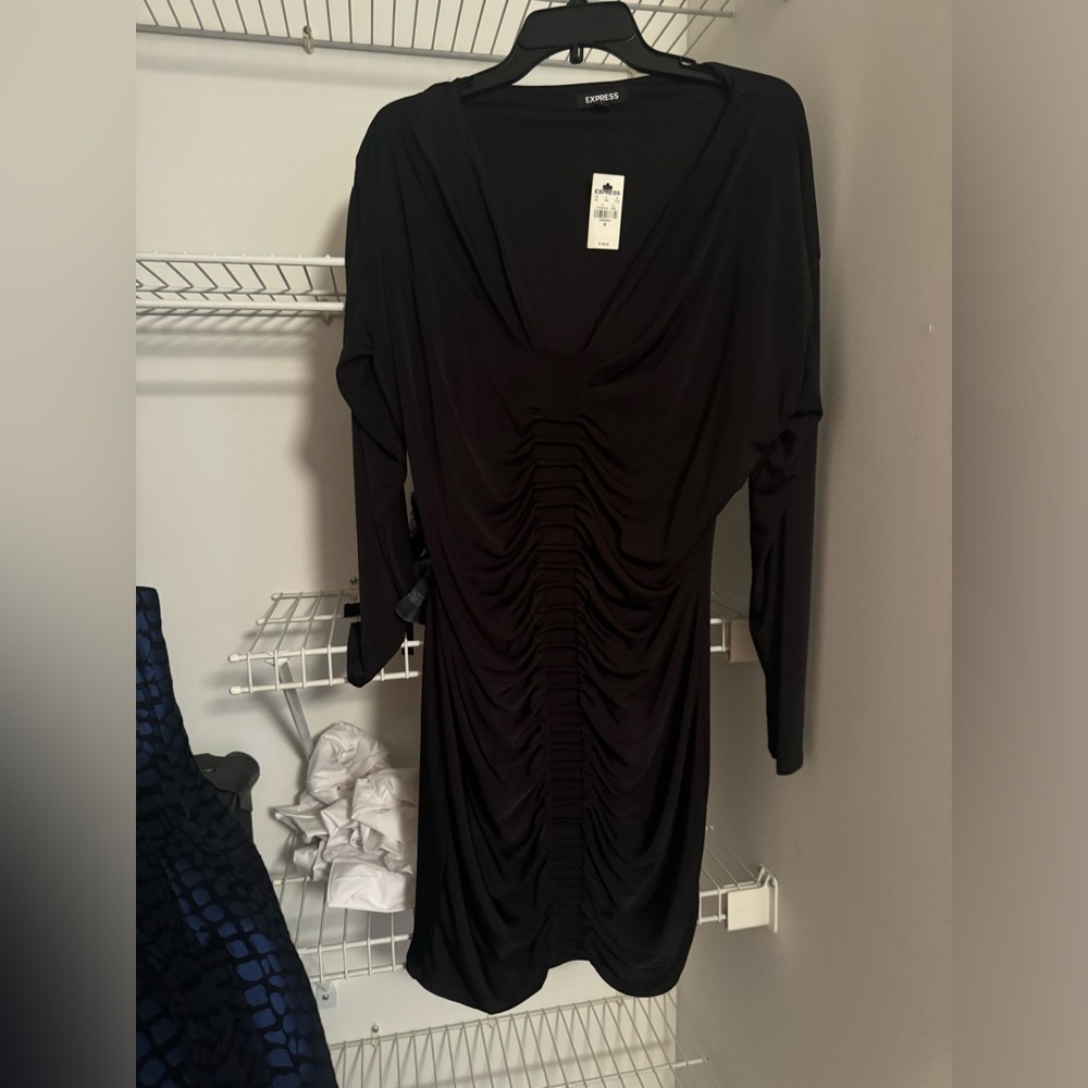 Unworn dress. Perfect for a date night, wedding, work etc